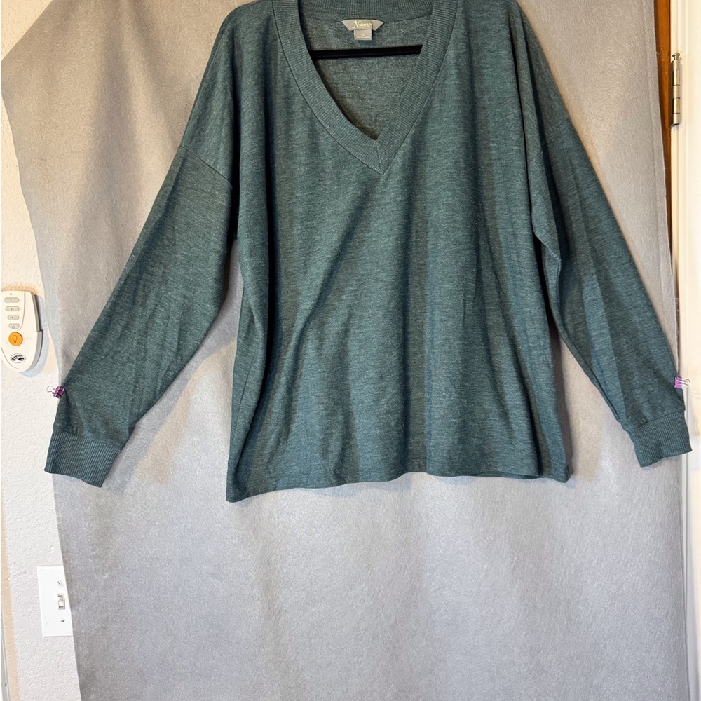 Natural Reflections Teal V-Neck Sweater. Excellent Condition.